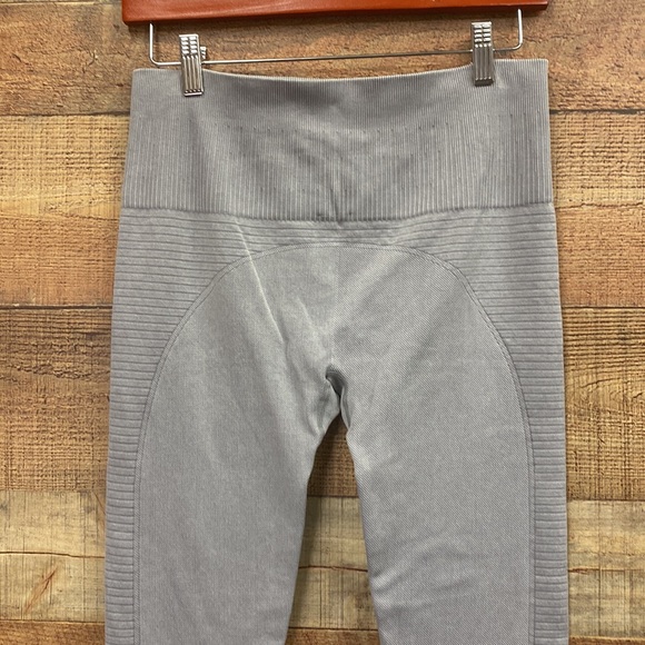 Rivals & Resilience Gray Motto Legging NWT - Picture 4 of 5